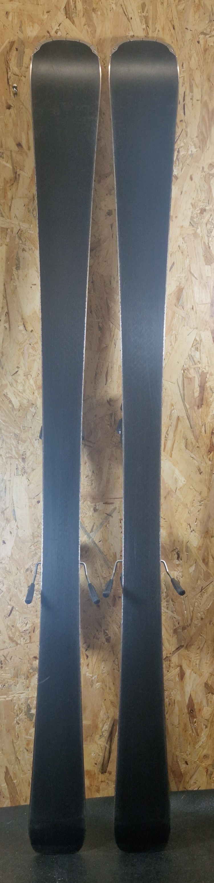 UŻYWANE NARTY ZJAZDOWE HEAD SHAPE CX 149 CM Z WIĄZANIAMI (GOTOWE DO JAZDY)