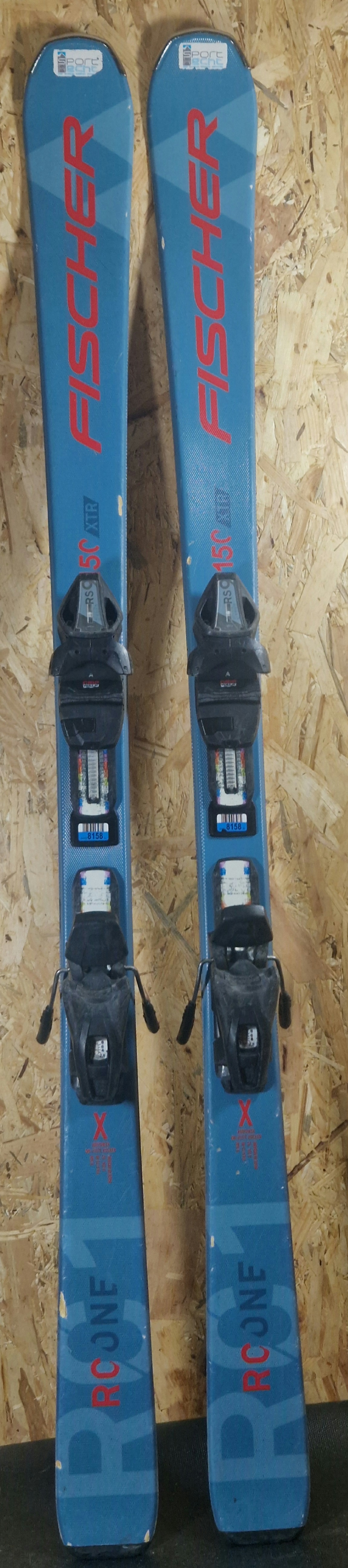 UŻYWANE NARTY ZJAZDOWE FISCHER RC ONE XTR 150 CM Z WIĄZANIAMI FISCHER RS9 (PRZYGOTOWANE DO JAZDY)