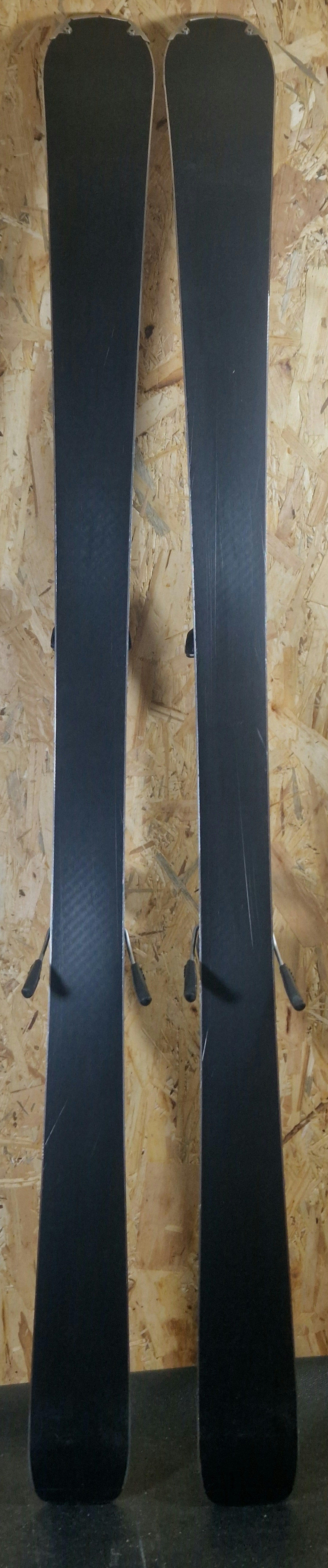 UŻYWANE NARTY ZJAZDOWE FISCHER RC ONE XTR 150 CM Z WIĄZANIAMI FISCHER RS9 (PRZYGOTOWANE DO JAZDY)